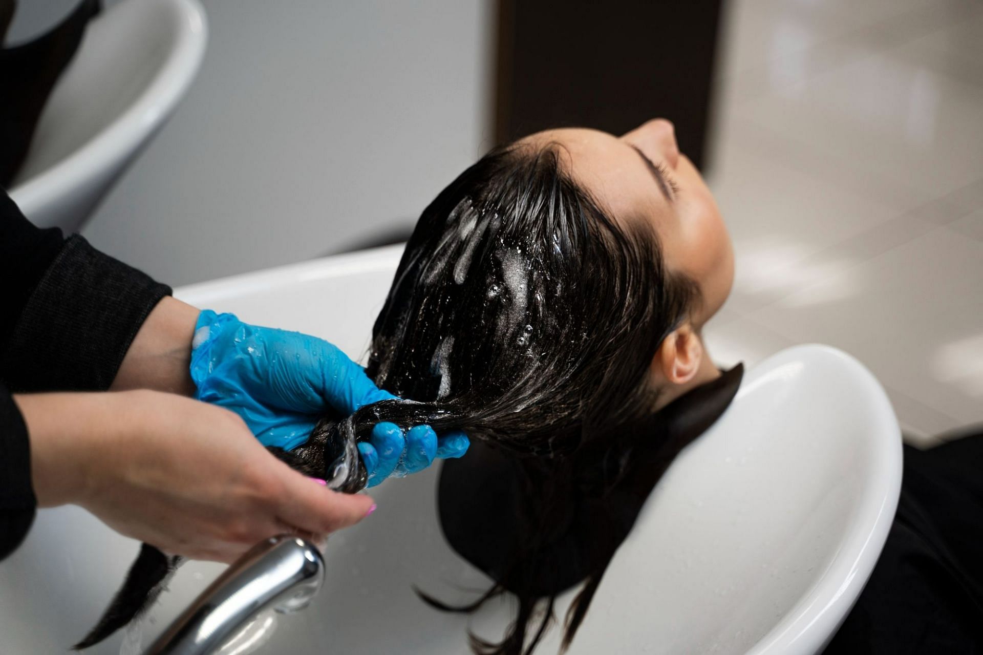 Problems associated with hair dye (Image by Freepik)